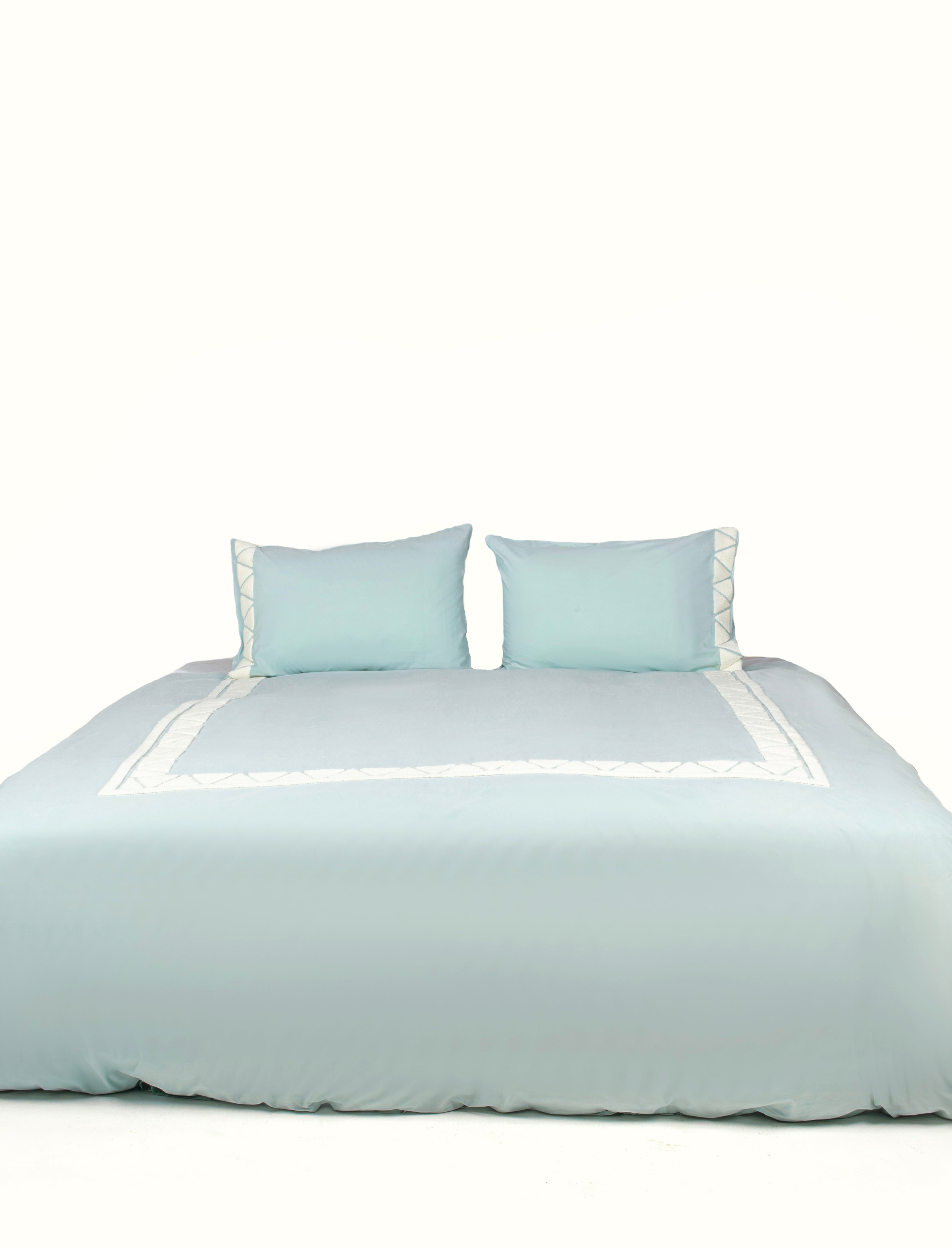 Border Triangles Tufted Duvet Set in Mint Green