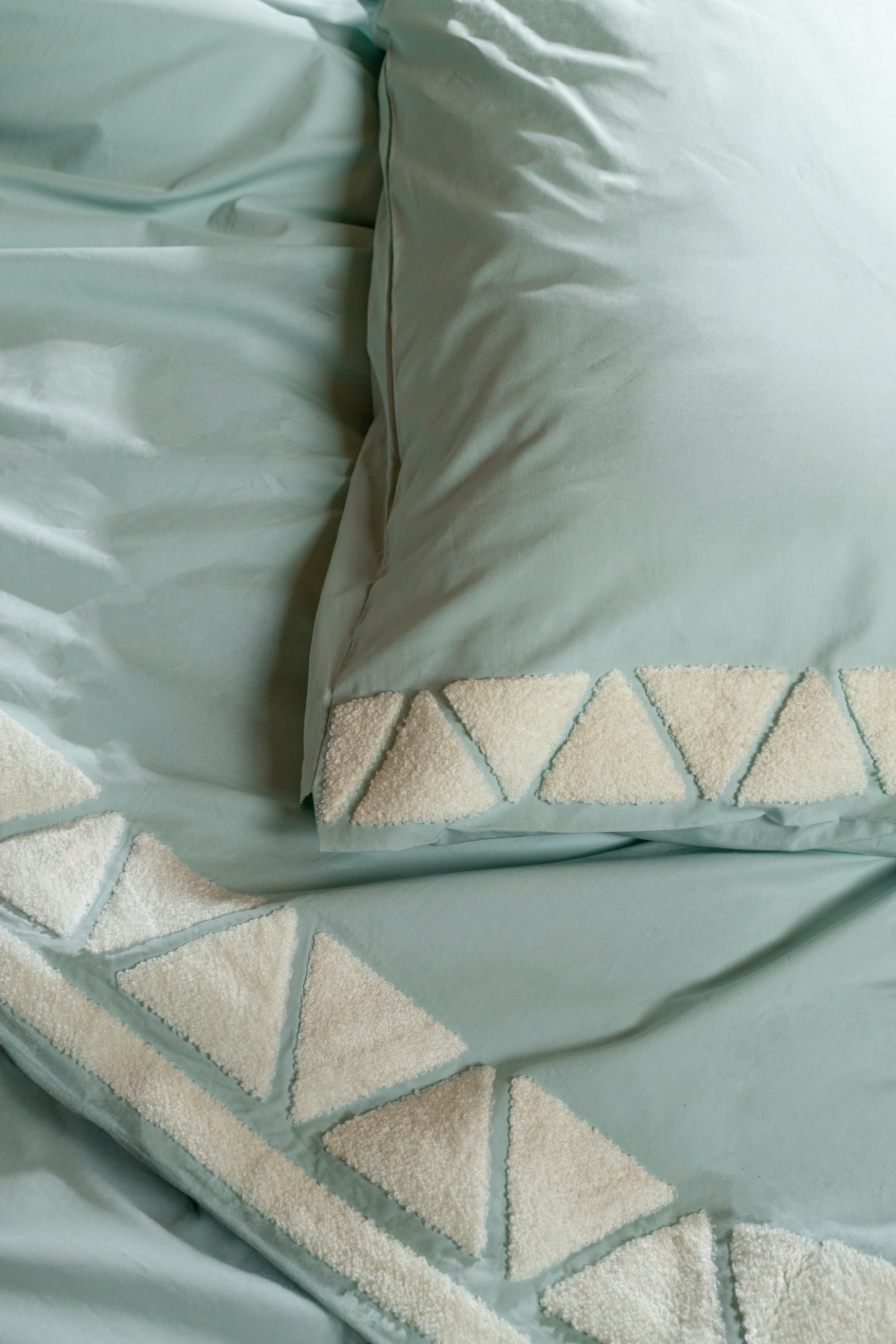 Border Triangles Tufted Duvet Set in Mint Green