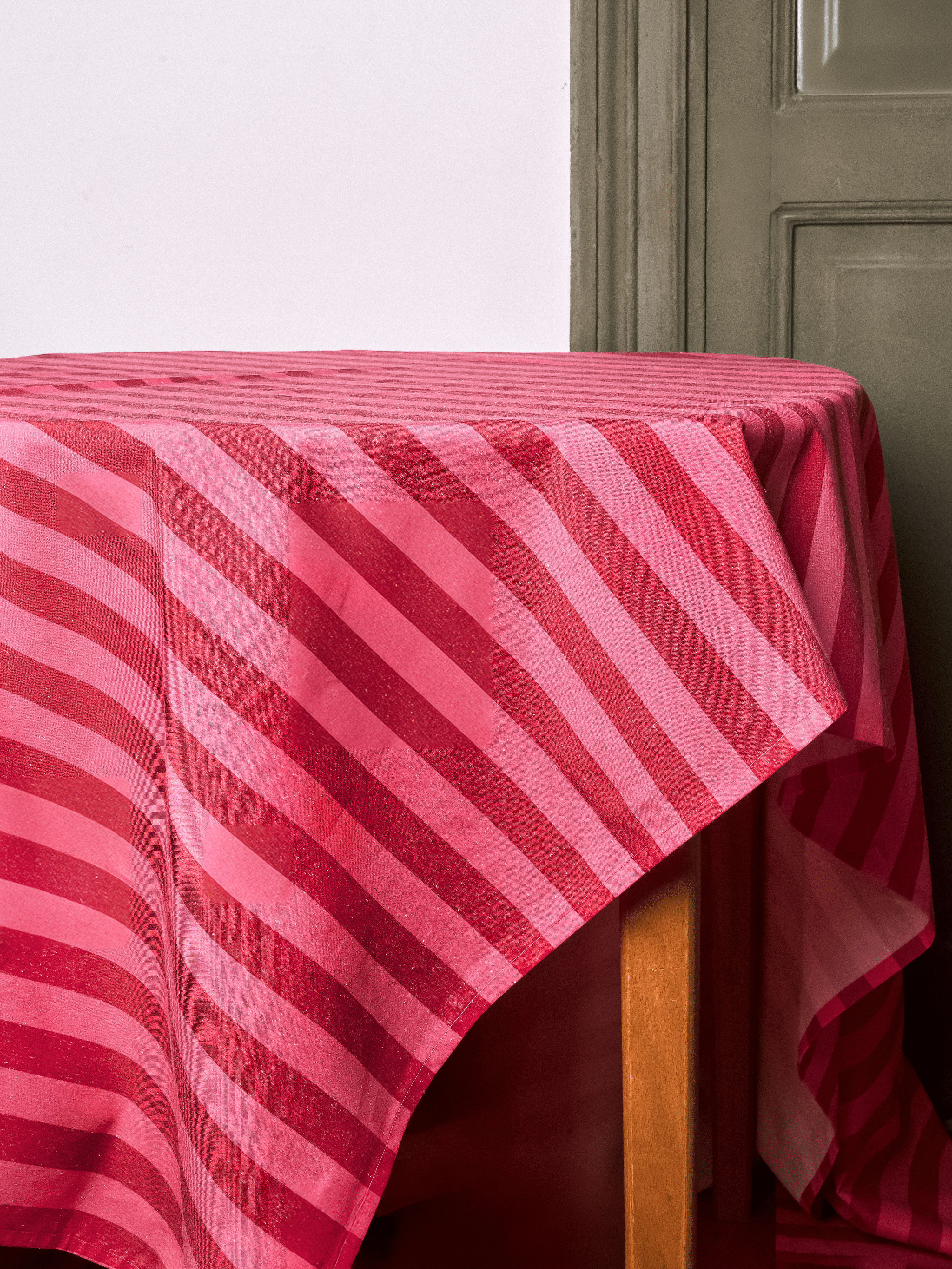 Candy Cane Stripe Table Linen