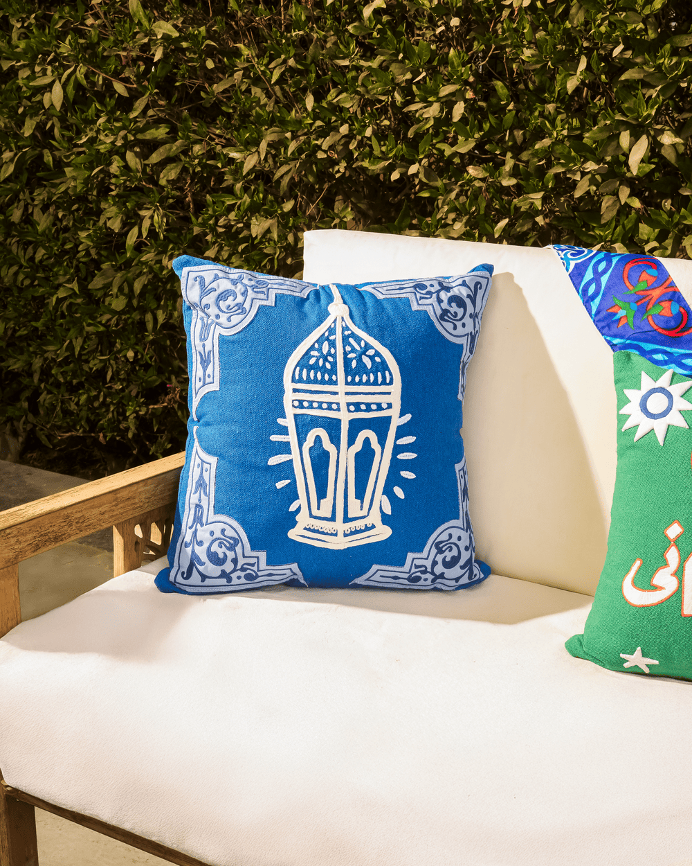 7alo ya 7alo - The Lantern Glow Cushion