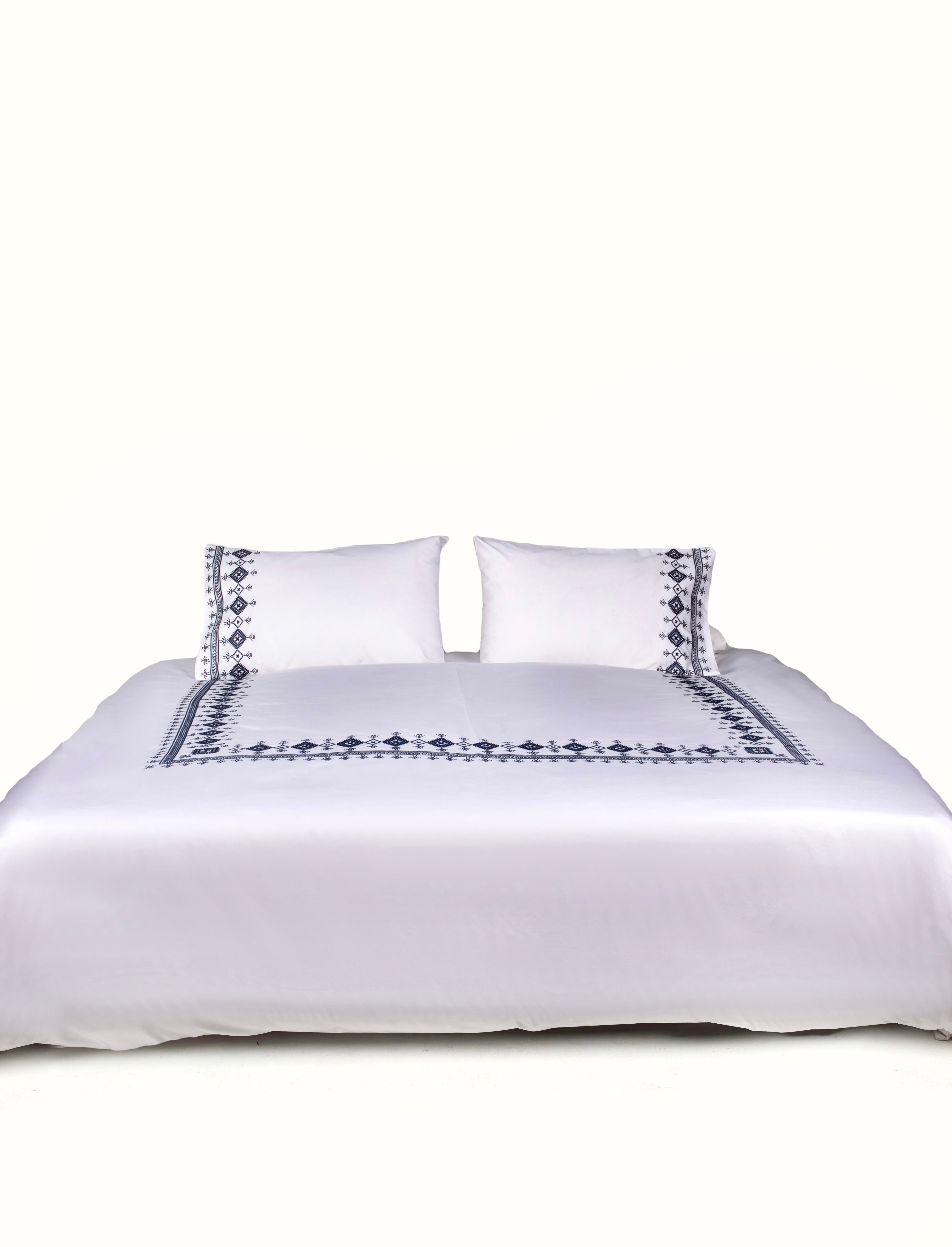 Siwa Dreams Embroidered Duvet Set in White Sateen