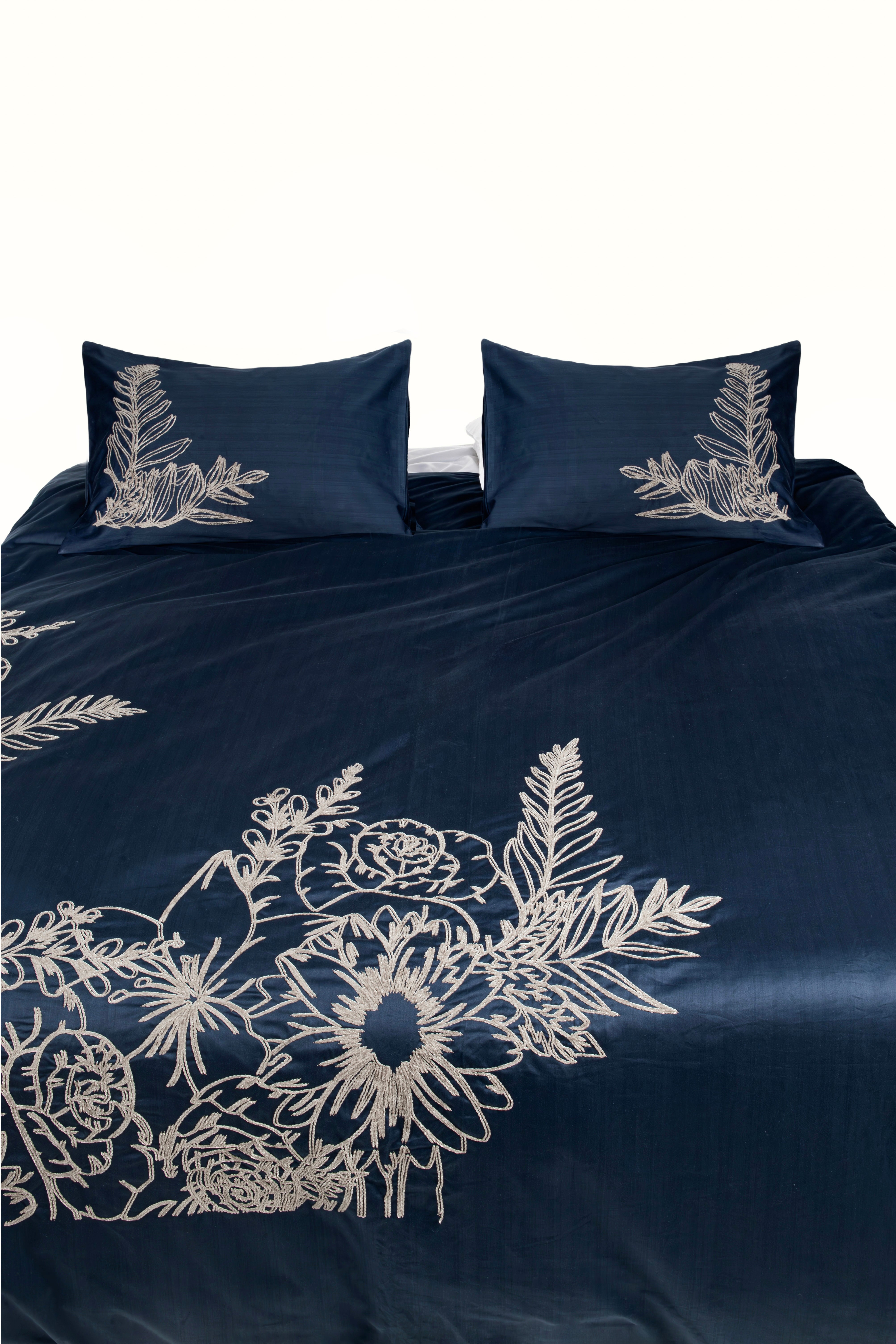 Floral Illusion Chenille Embroidered Duvet Set in Midnight Blue